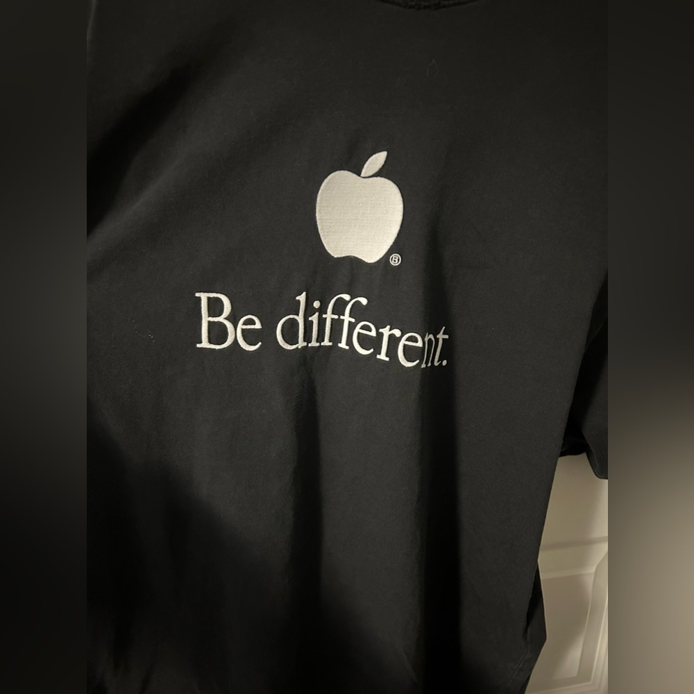 balenciaga be different tee - Picture 3 of 7